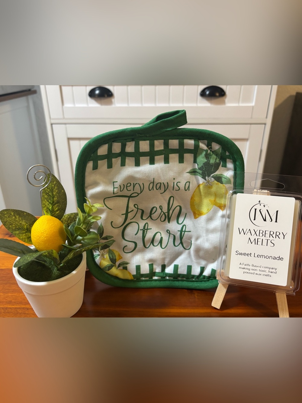 Hand Crafted Sweet Lemonade Scented Wax Melts Bundle - Picture 2 of 5